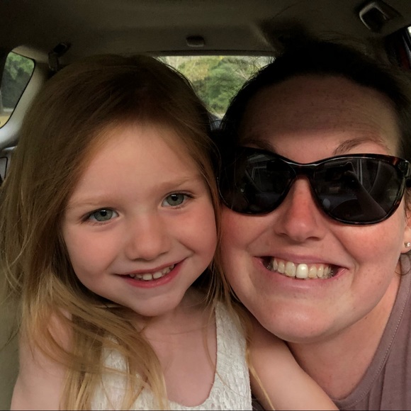 Meet your Posher, Stephanie - Picture 2 of 2